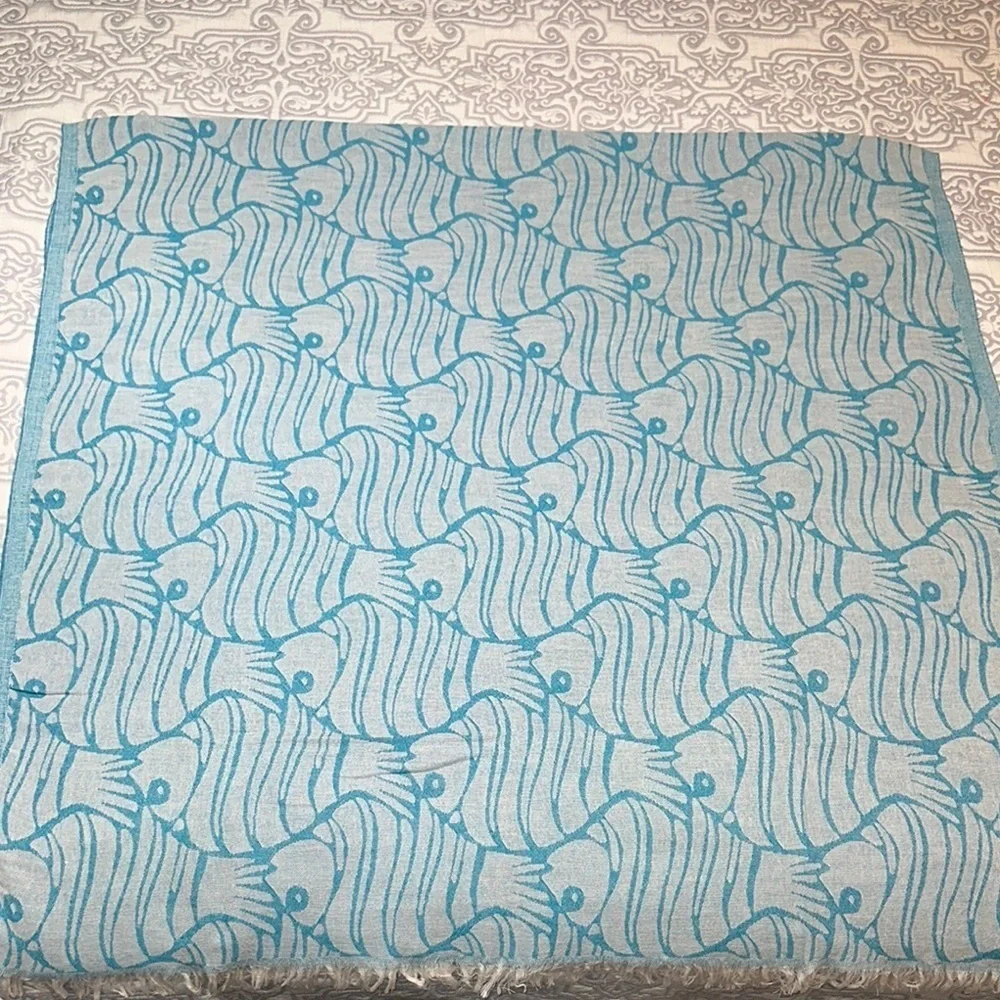 Blue and WhiteReversible Cotton Fish Pattern Beach Towel/Throw Blanket